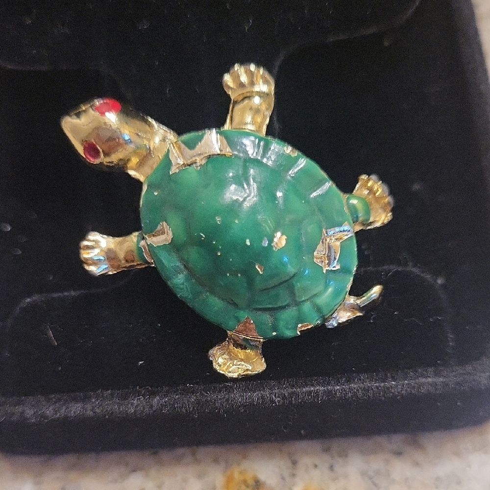Elegant Turtle Brooch with Green Shell